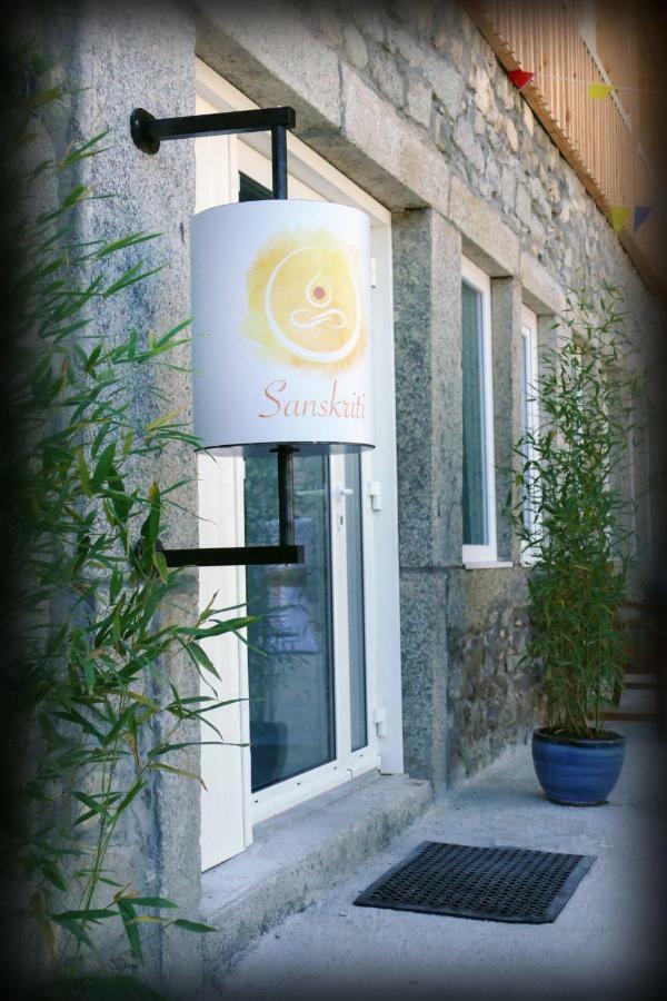 Sanskriti Hotell Scionzier Exteriör bild